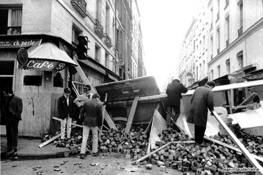 Mai 68 - Paris - Barricades et pav�s