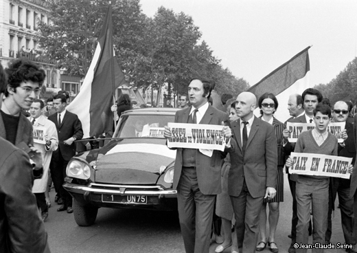 Mai 68 - Paris - Manifestation aux champs elysees