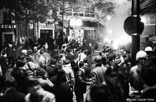 Mai 68 - Paris - Manifestation d'etudiants place Saint Michel